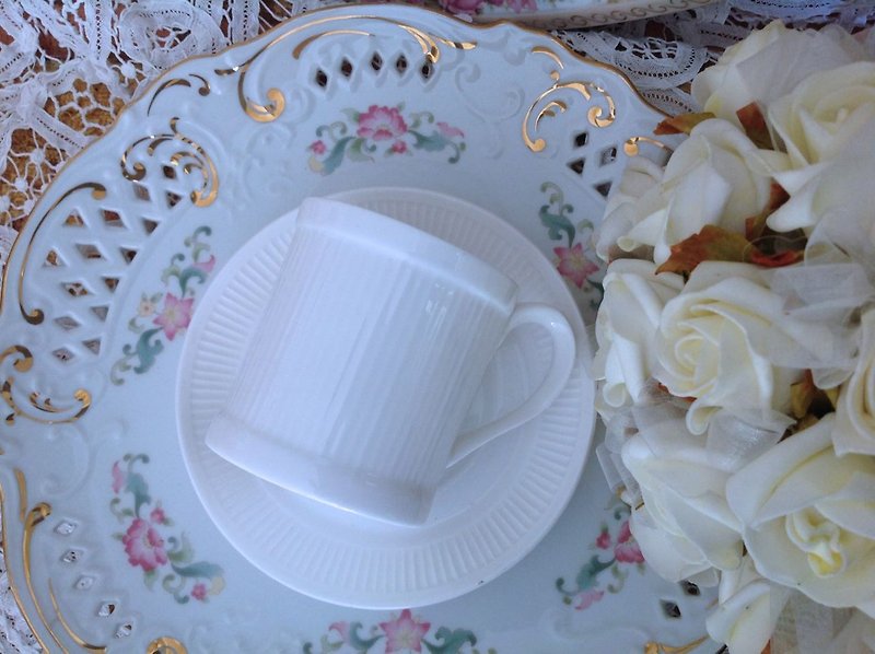 ♥安妮瘋古物♥英國製骨瓷 Crown Staffordshire1950年純白骨瓷 咖啡杯 大尺寸咖啡杯 - 咖啡杯 - 瓷 白色