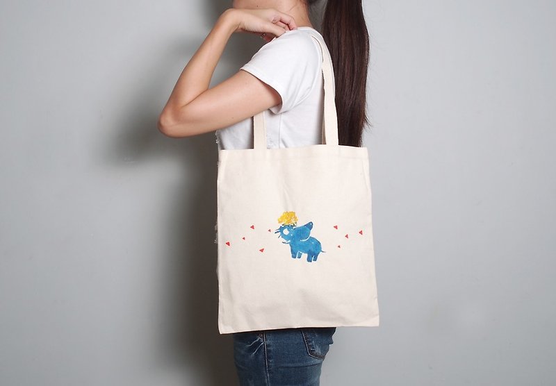 Hand-painted hand-printed cloth bag [flower elephant] single-sided pattern portable/shoulder - Messenger Bags & Sling Bags - Cotton & Hemp Blue
