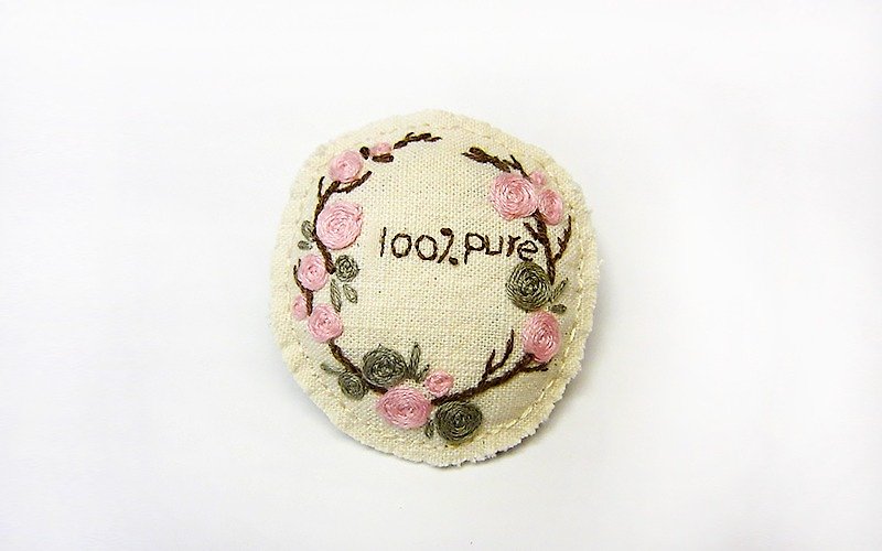 100% PURE embroidered roses circle brooch / Coffee Point - เข็มกลัด - งานปัก สีนำ้ตาล