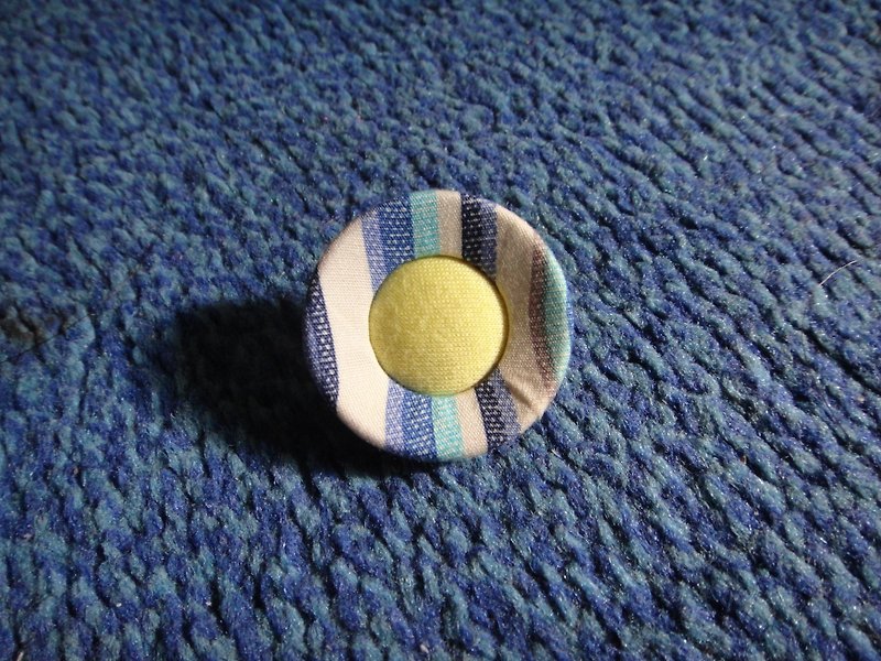 黃黃泳圈 鈕釦徽章 CO54Y39Y02 - 徽章/別針 - 棉．麻 黃色
