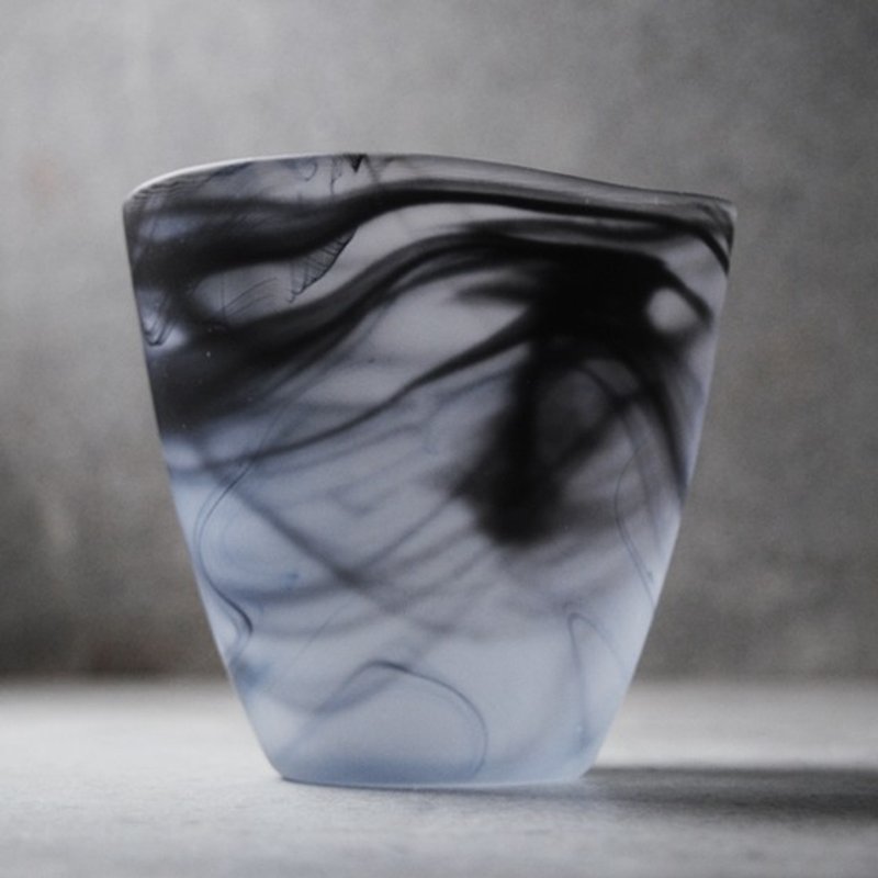 300cc [] Black Ink Ink cup cup handmade glass art is not the sculptures - ถ้วย - แก้ว สีเทา