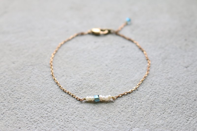 < ☞ HAND IN HAND ☜ > Crystal - small skewers Brass bracelet (0123) - Bracelets - Gemstone Green