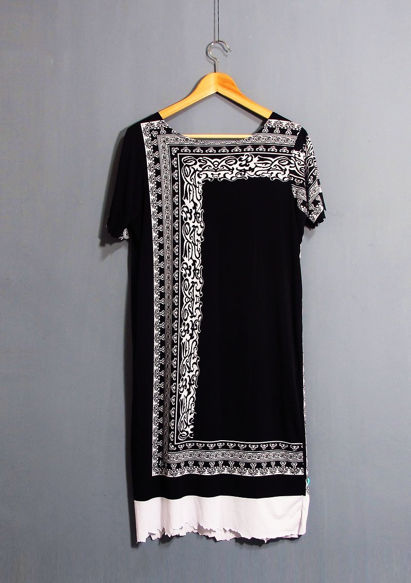 Wahr_黑底洛紋洋裝 - 連身裙 - 其他材質 黑色