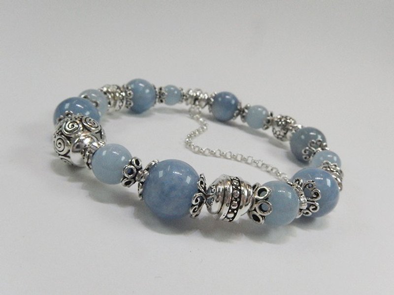 "Blue Shuiling" - Natural Sapphire, 925 sterling silver hand and chain. Hong Kong original design - สร้อยข้อมือ - เครื่องเพชรพลอย สีน้ำเงิน