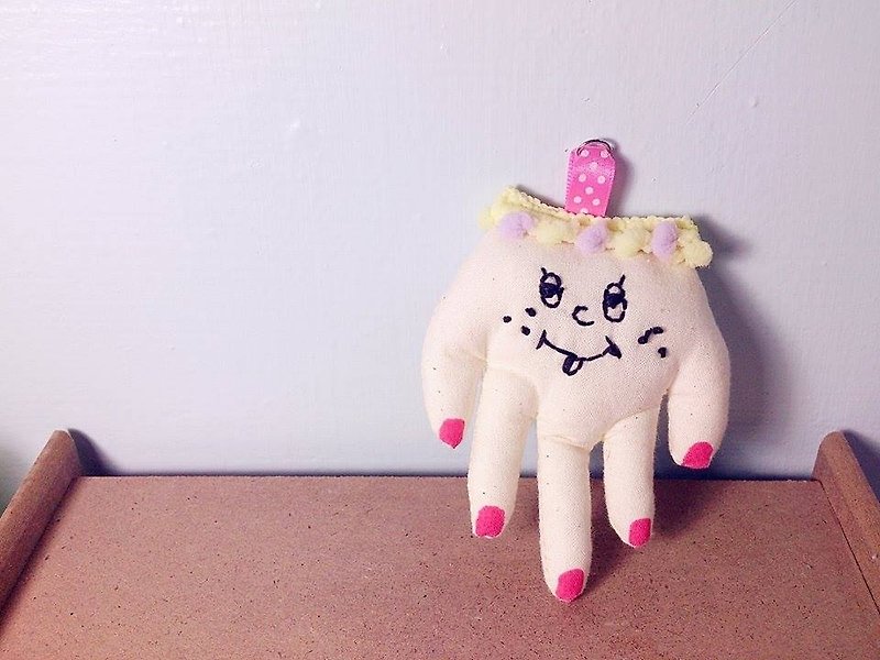 手手甜甜君/別針鑰匙圈 - 鑰匙圈/鑰匙包 - 其他材質 粉紅色