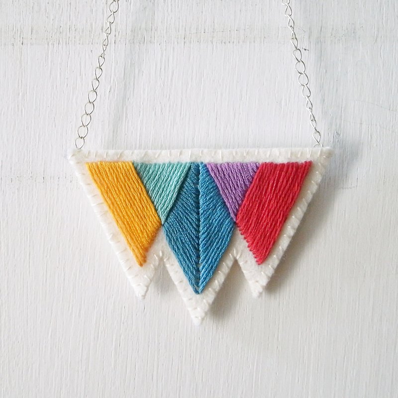 Autumn and winter color three primary color embroidery necklace - สร้อยคอ - งานปัก หลากหลายสี