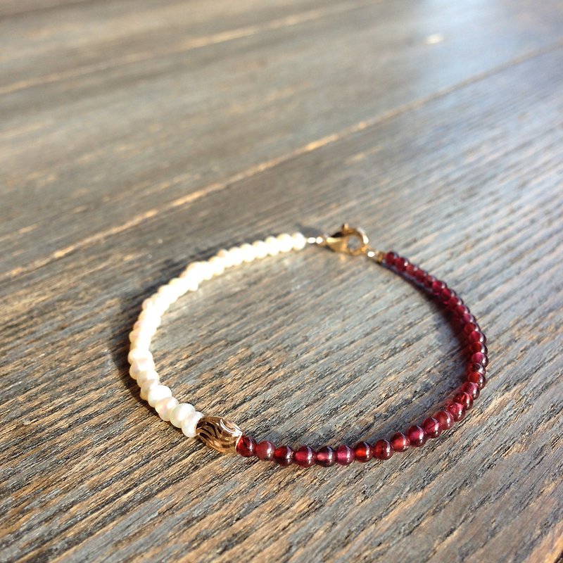 "KeepitPetite" Elegant garnet bracelet · · · freshwater pearl birthday gift - สร้อยข้อมือ - เครื่องเพชรพลอย สีแดง