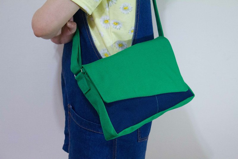 幾何書包（草地綠佐藏青） - กระเป๋าแมสเซนเจอร์ - วัสดุอื่นๆ สีเขียว