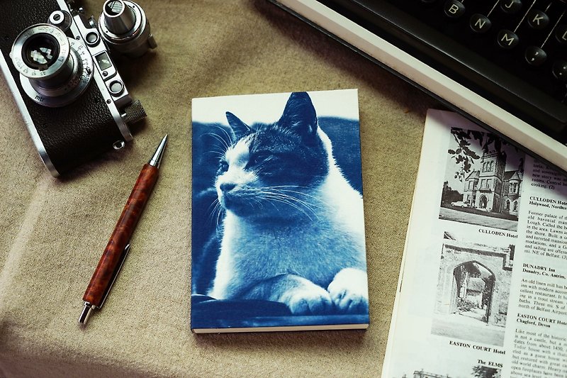 手工藍曬筆記本 - 貓系列 - 凝視 - 筆記本/手帳 - 紙 藍色