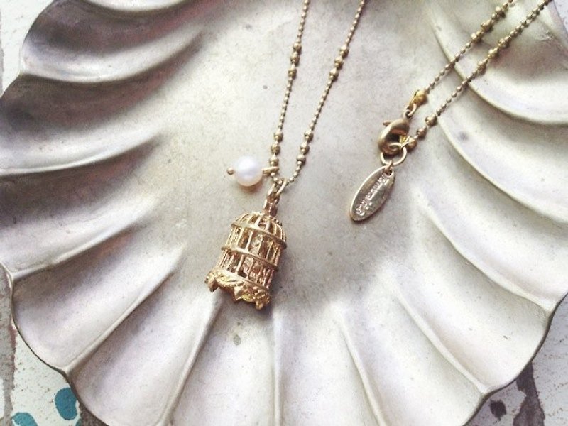 [Emerald.3] classical brass cage pearl necklace - สร้อยคอ - โลหะ สีทอง
