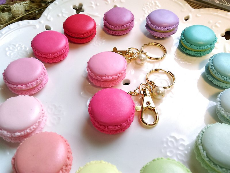 Sweet Pearlescent Macarons Charm Ornaments Keyring Double Wedding Gifts Industrial Gifts with Box Packaging - Keychains - Paper Multicolor