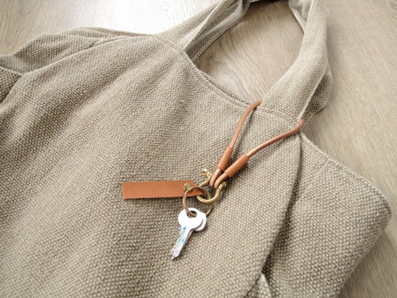 原始風的皮革氣味 x皮革鑰匙扣 掛包版 多色 - 鑰匙圈/鑰匙包 - 真皮 多色