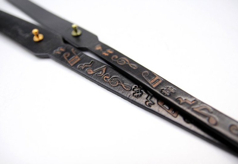 Hand-carved double-dyed leather bracelet (narrow version) - note - สร้อยข้อมือ - หนังแท้ 