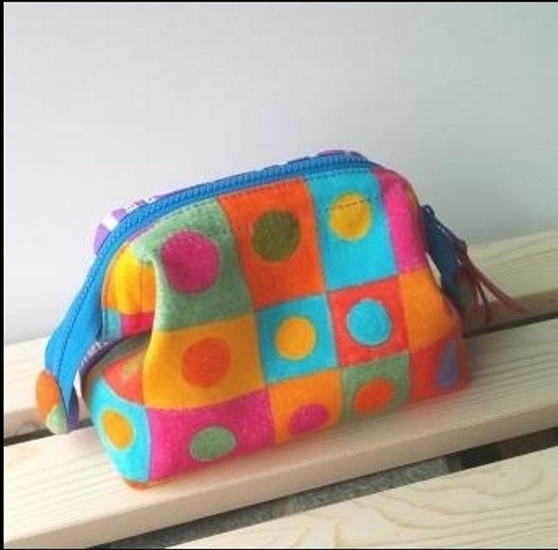 Walk Waltz ㄇ type makeup bag - Toiletry Bags & Pouches - Other Materials Multicolor