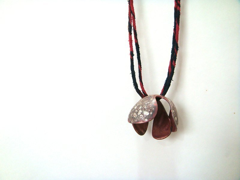 [StUdio copper flower necklace 5] - Necklaces - Other Metals Red
