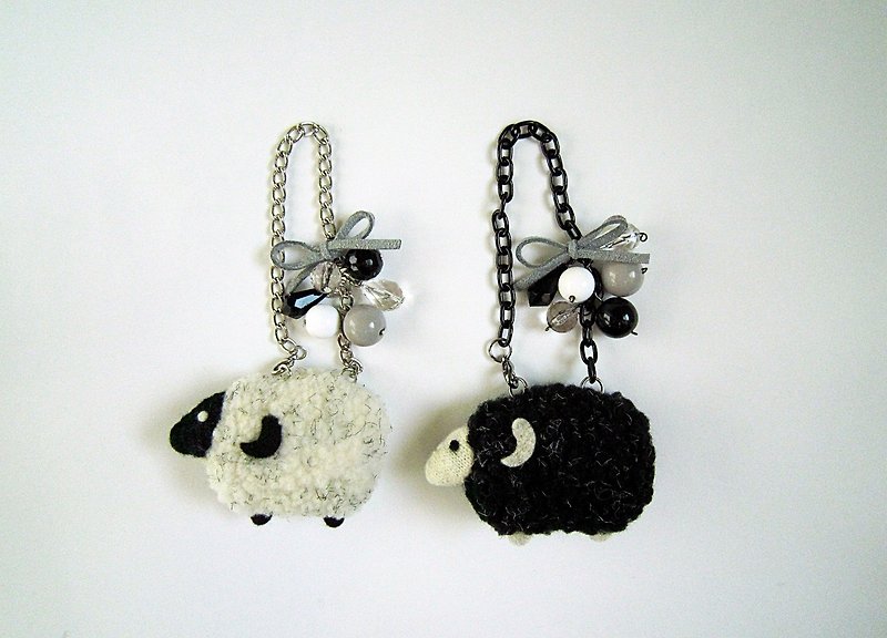 綿羊包包吊飾─黑色 - 鑰匙圈/鑰匙包 - 其他材質 