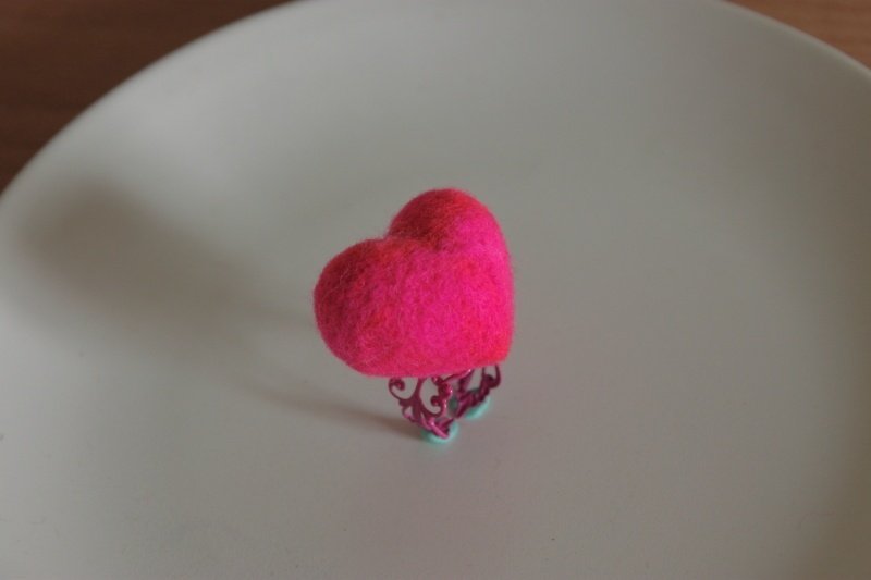螢光桃紅愛心戒指 - 戒指 - 羊毛 粉紅色
