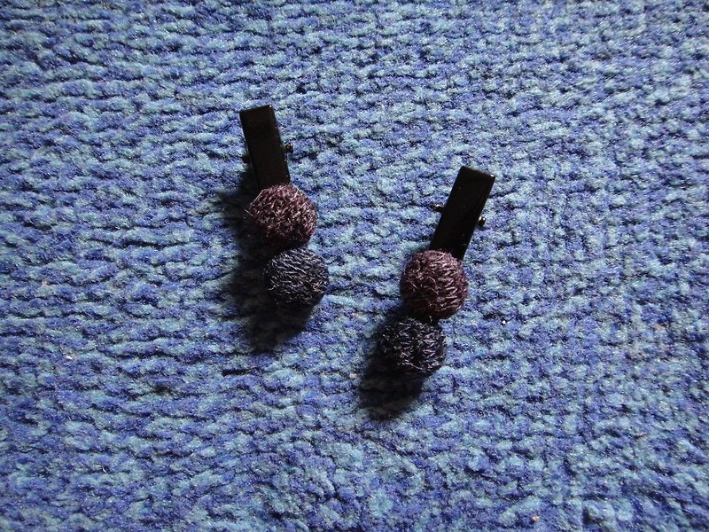 Sweater blue and purple buttons duckbill short clip C20AMBZ83Z84 - เครื่องประดับผม - ผ้าฝ้าย/ผ้าลินิน สีน้ำเงิน
