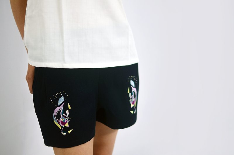 humming-Embroidered Short / Navy blue - Women's Pants - Other Materials Black