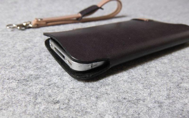YOURS leather phone case gray blue + wood color (including wristband) - เคส/ซองมือถือ - หนังแท้ หลากหลายสี