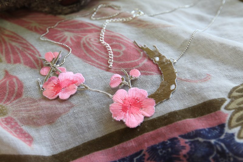 Chinese style, pink plum blossom necklace - สร้อยคอ - วัสดุอื่นๆ สึชมพู