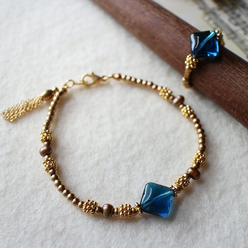 EF流金歲月NO.141菱型琉璃珍珠花圈深藍色黃銅手鍊戒指套組 - ブレスレット - その他の素材 ブルー