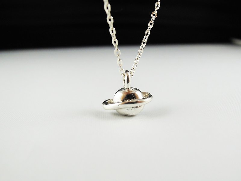 Our little planet (half face three-dimensional) sterling silver necklace / hand made / gift / anniversary / Valentine's Day - สร้อยคอ - โลหะ หลากหลายสี