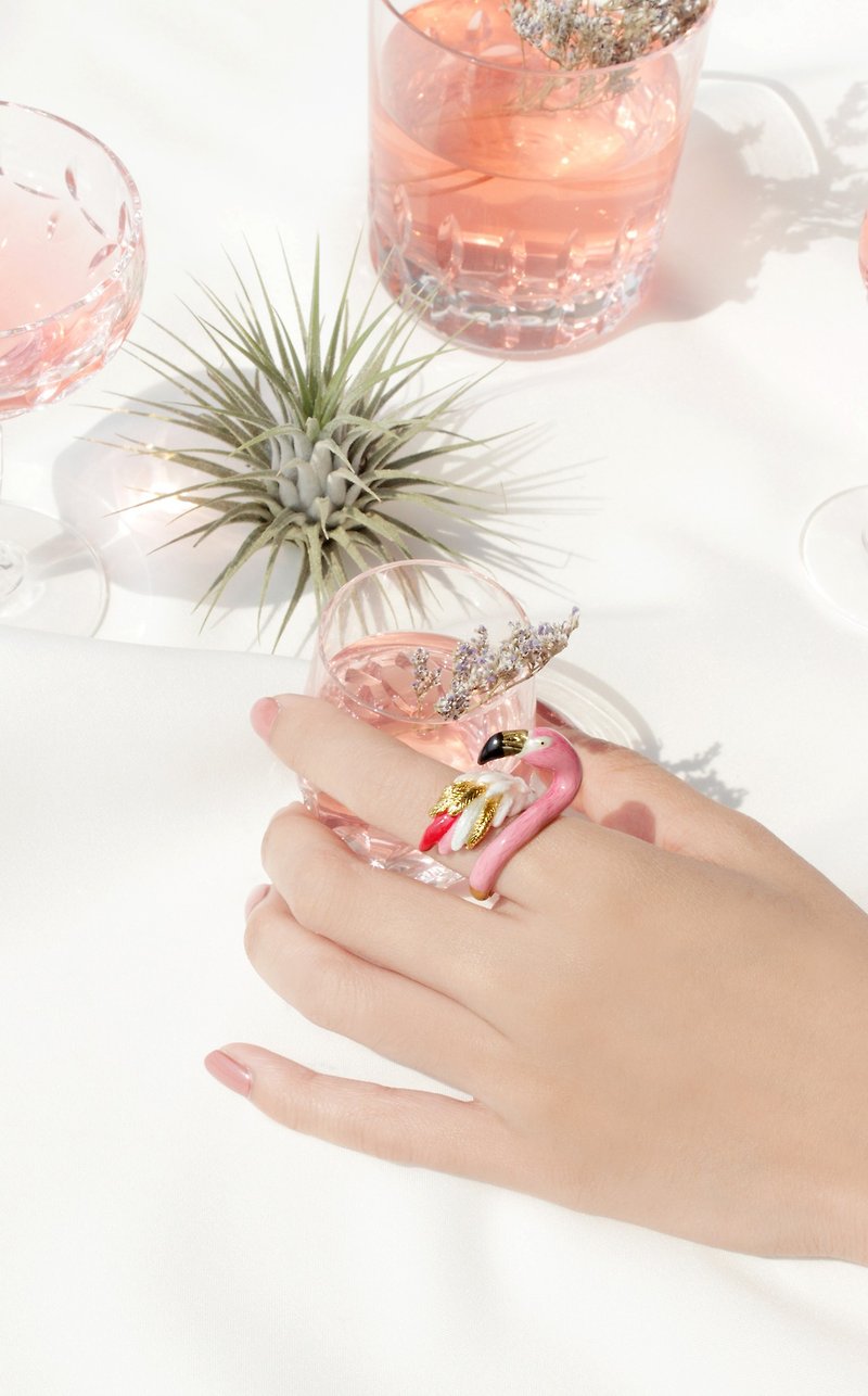 Flamingo Ring, Handmade high-quality enamel jewellery. - แหวนทั่วไป - โลหะ สึชมพู