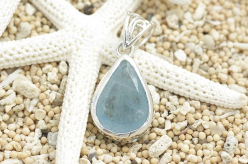 We will deliver from Bali! Only one jewelry! Aquamarine pendant - สร้อยคอ - เครื่องเพชรพลอย สีน้ำเงิน