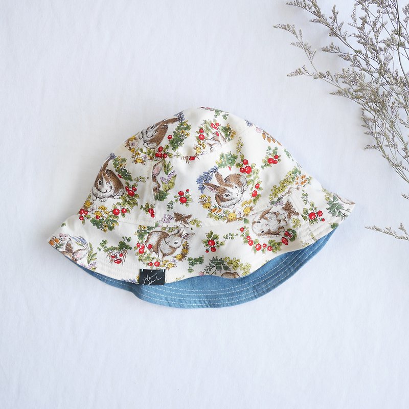 Gentle Double Sided Fisherman Hat Series | Rabbit Wreath - หมวก - ผ้าฝ้าย/ผ้าลินิน ขาว