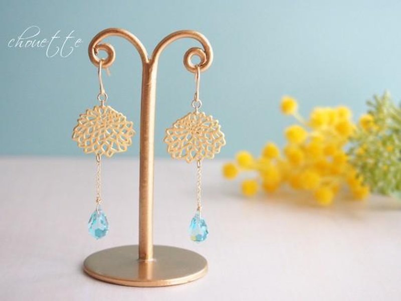 Watermark Flower Czech glass Earrings (Sky Blue) - ต่างหู - โลหะ 