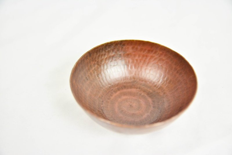 Knocking on a small copper plate - fair trade - Small Plates & Saucers - Other Metals Brown