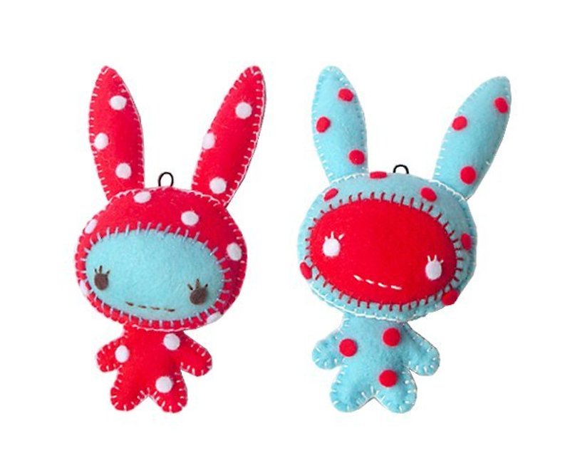 Hand strap non-woven: Strawberry rabbit (mobile phone strap, key ring, bag strap) - พวงกุญแจ - วัสดุอื่นๆ หลากหลายสี