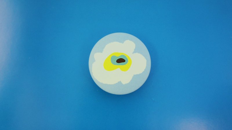 小さな白い花のバッジ - バッジ・ピンズ - プラスチック 多色