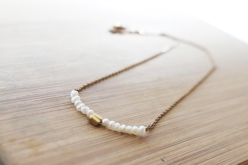 < ☞ HAND IN HAND ☜ > natural pearls - beans brass necklace (0461) - Necklaces - Gemstone White