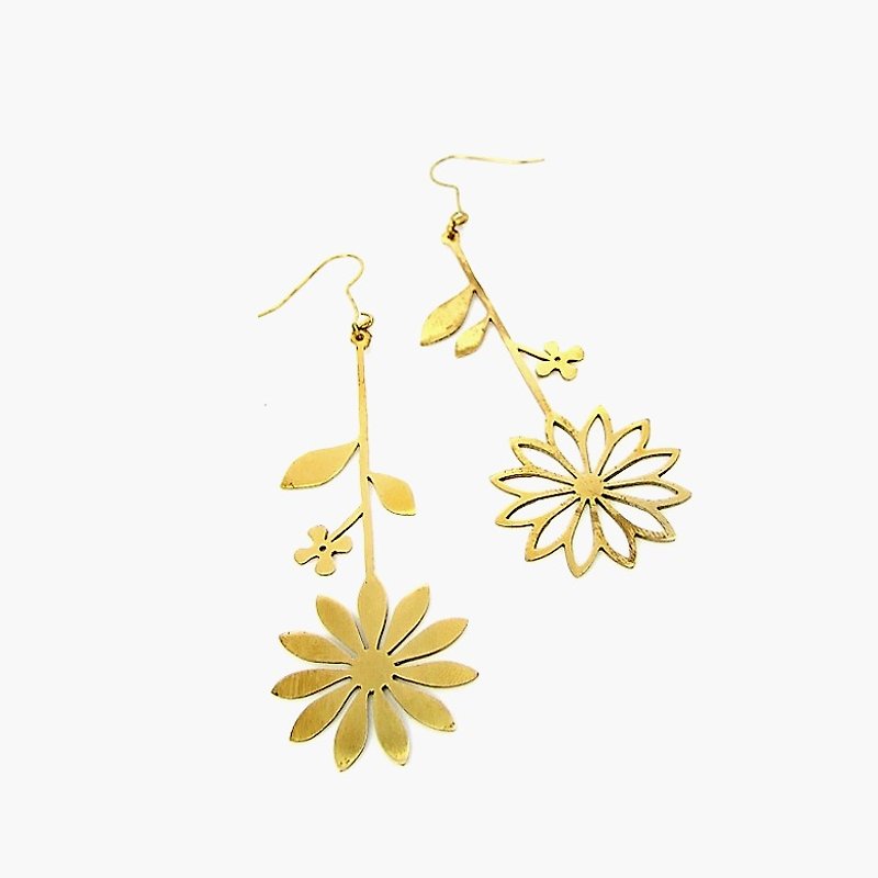 Flower earring in brass hand sawing - Earrings & Clip-ons - Other Metals 