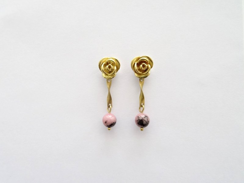 ::Downton Retro – Lady Rose’s:: Rhodonite Brass Rose Dangle Earrings - ต่างหู - เครื่องเพชรพลอย สึชมพู