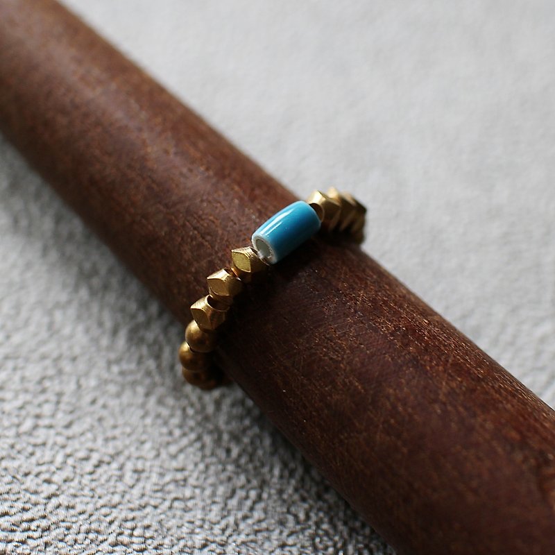 EF簡約NO.30 Color Chic淺藍色圓管瓷珠黃銅戒指 - 戒指 - 其他材質 藍色