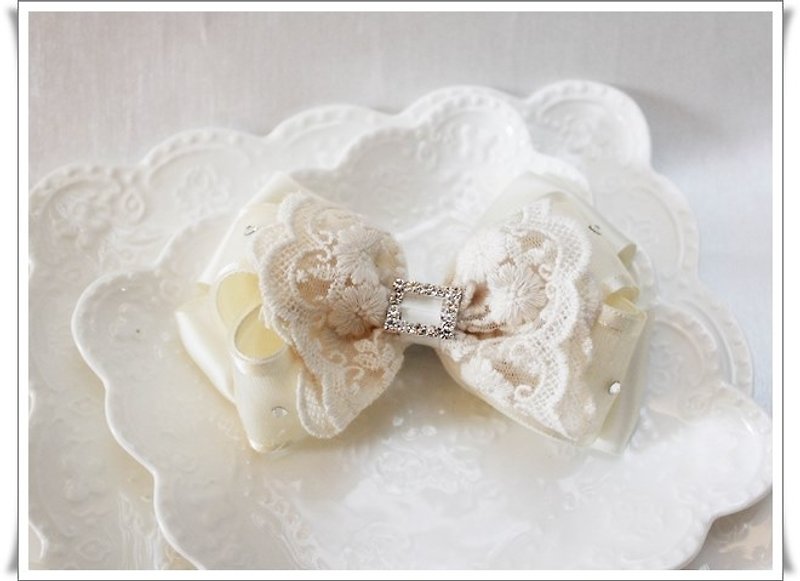 Fantasy France beige bow clip - Hair Accessories - Other Materials White