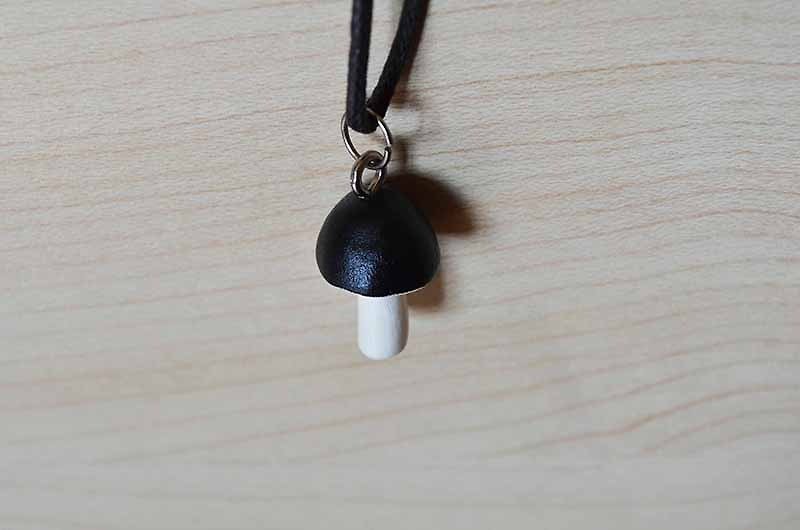 Hand-made necklace / only this one / black and white mushroom - สร้อยคอ - อะคริลิค สีดำ