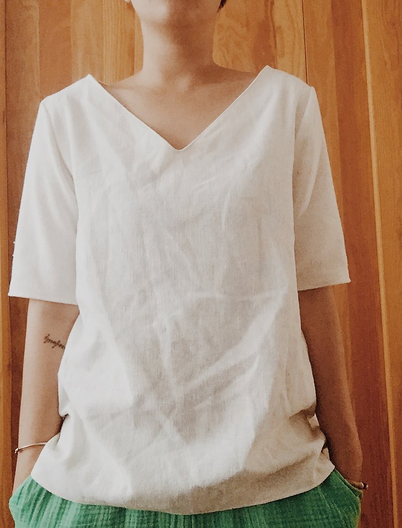 涼夏的陽光 純麻天然苧麻  V領五分袖天然手作服 - 女上衣/長袖上衣 - 其他材質 白色