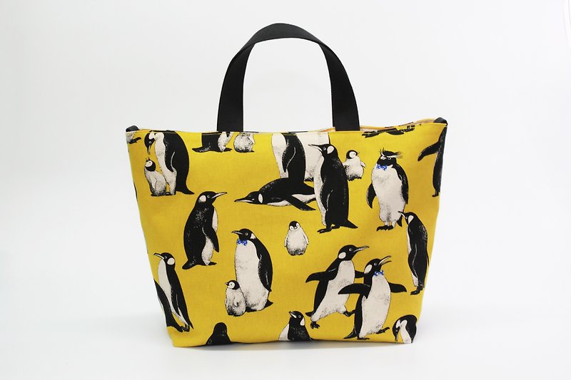 Pu. Leimi Japanese hand-made Japanese made thick cotton penguin family of dual-use portable shoulder bag / tote bag / shoulder bag / handbag / New Year gift - กระเป๋าถือ - วัสดุอื่นๆ 