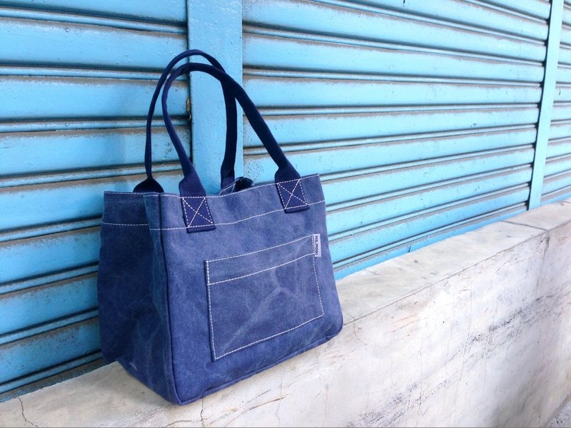 野餐去便當袋/手提包/肩背包/水洗藍 - Handbags & Totes - Other Materials Blue