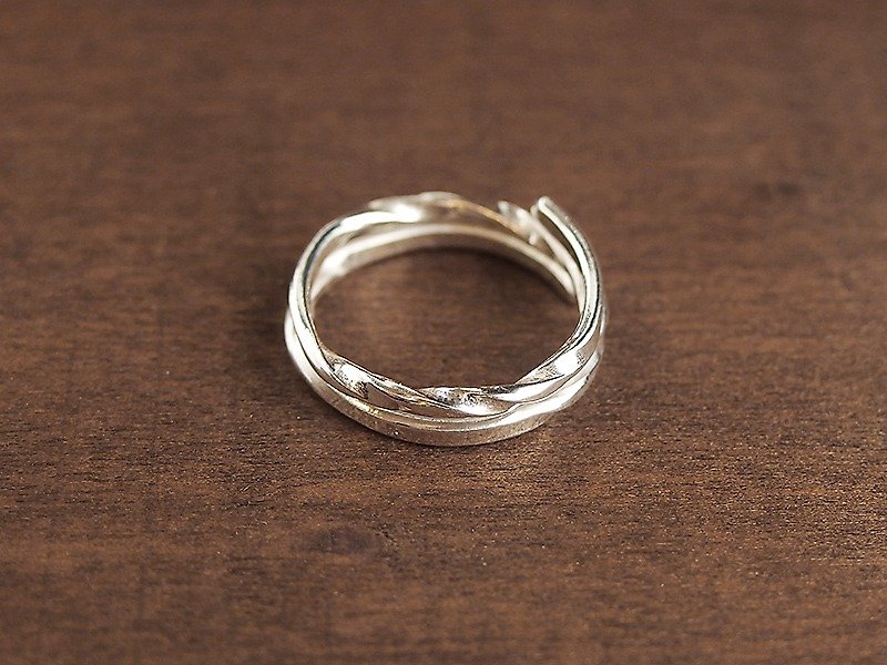 Silver Ring opening bifilar rotation / twist - แหวนทั่วไป - โลหะ สีเงิน