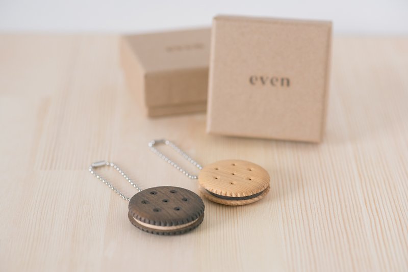 【even】cookie easy card-手工木製悠遊卡夾心餅乾,禮物首選 - 其他 - 木頭 多色