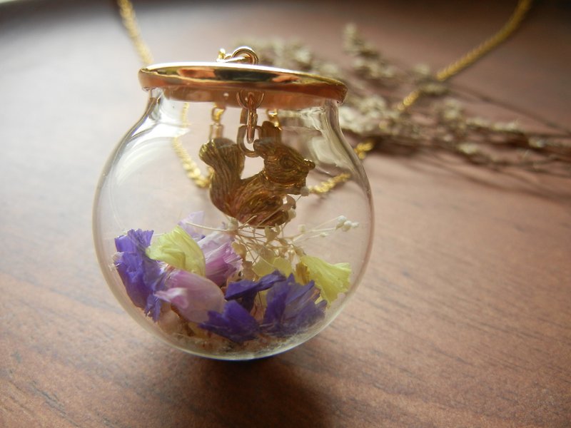*coucoubird*原野松鼠玻璃像鍊-粉紫 - Necklaces - Glass Purple