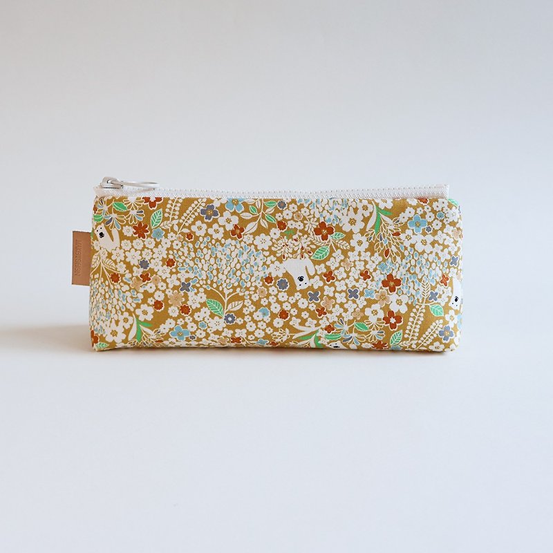 Handmade pen bag with polar bear pattern among flowers - กล่องดินสอ/ถุงดินสอ - ผ้าฝ้าย/ผ้าลินิน สีส้ม