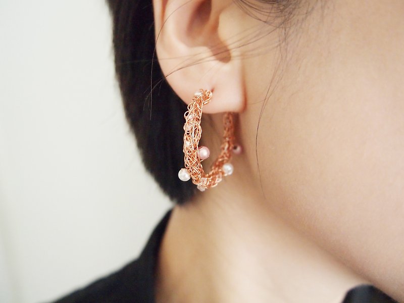 EC040 custom hand-woven rose gold copper wire with artificial glass pearl hoop earrings - Earrings & Clip-ons - Other Materials Gold