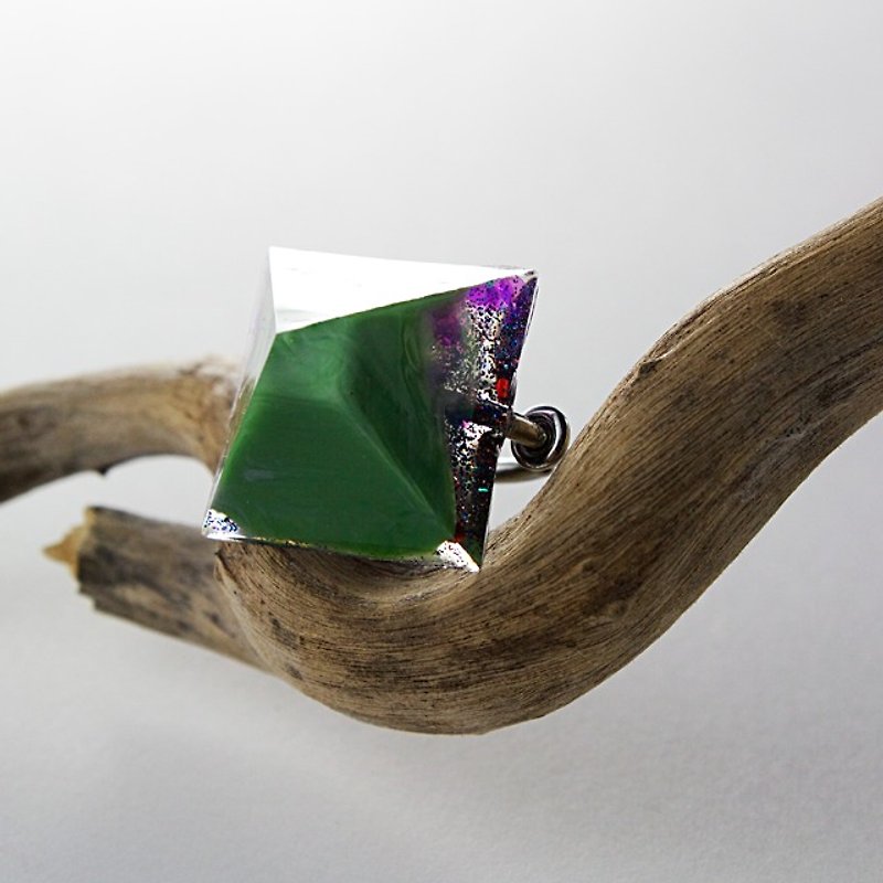 Pyramid Single Earring (Uguisumochi) - Earrings & Clip-ons - Other Materials Green