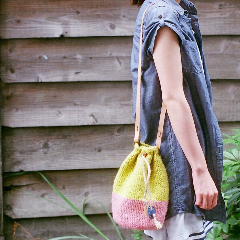 Sweet parcel out beam port / two-color Linen rope woven / - Messenger Bags & Sling Bags - Cotton & Hemp Multicolor